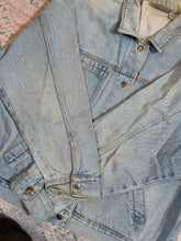 Load image into Gallery viewer, Vintage 90s University of Michigan Jean Jacket (L)