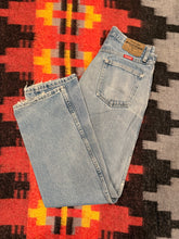 Load image into Gallery viewer, Vintage Y2K Wrangler Lightwash Jeans (31x30)