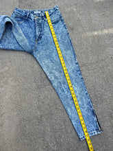 Load image into Gallery viewer, Vintage Women’s Acid Wash Guess Jeans (28x27)