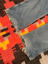 Load image into Gallery viewer, Vintage Wrangler Jeans 32x29)