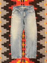 Load image into Gallery viewer, Vintage Y2K Wrangler Lightwash Jeans (31x29.5)