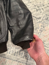 Load image into Gallery viewer, True Vintage 70s Genuine Leather Sherpa Lined Leather Jacket (40 M)