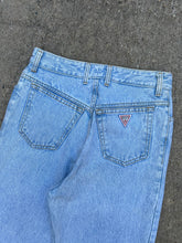 Load image into Gallery viewer, Vintage Women’s Guess Lightwash Jeans (29x28)