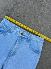 Load image into Gallery viewer, Vintage Women’s Guess Lightwash Jeans (29x28)