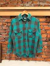 Load image into Gallery viewer, Vintage Timber Trail Green Flannel (S)