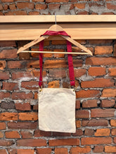 Load image into Gallery viewer, Vintage 70s Flower Bag