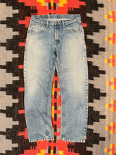 Load image into Gallery viewer, Vintage 2000s Lightwash Wrangler Jeans (30x30)