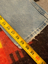 Load image into Gallery viewer, Vintage Y2K Wrangler Lightwash Jeans (31x30)