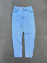 Load image into Gallery viewer, Vintage Women’s Guess Lightwash Jeans (29x28)