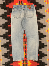 Load image into Gallery viewer, Vintage Y2K Wrangler Lightwash Jeans (31x29.5)