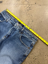 Load image into Gallery viewer, Vintage Women’s LEI Flare Jeans (32x32)
