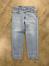 Load image into Gallery viewer, Vintage 2002 Levi’s 550 Jeans (34x31)