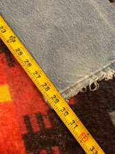 Load image into Gallery viewer, Vintage Y2K Wrangler Lightwash Jeans (31x29.5)