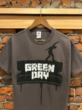 Load image into Gallery viewer, 2000s Green Day Band Tee (M)
