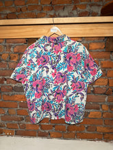 Load image into Gallery viewer, Vintage 80s The Season Ticket Floral Button Up Shirt (WL)
