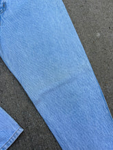 Load image into Gallery viewer, Vintage Women’s Guess Lightwash Jeans (29x28)
