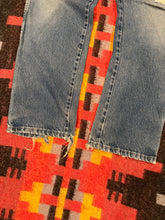 Load image into Gallery viewer, Vintage Wrangler Jeans 32x29)
