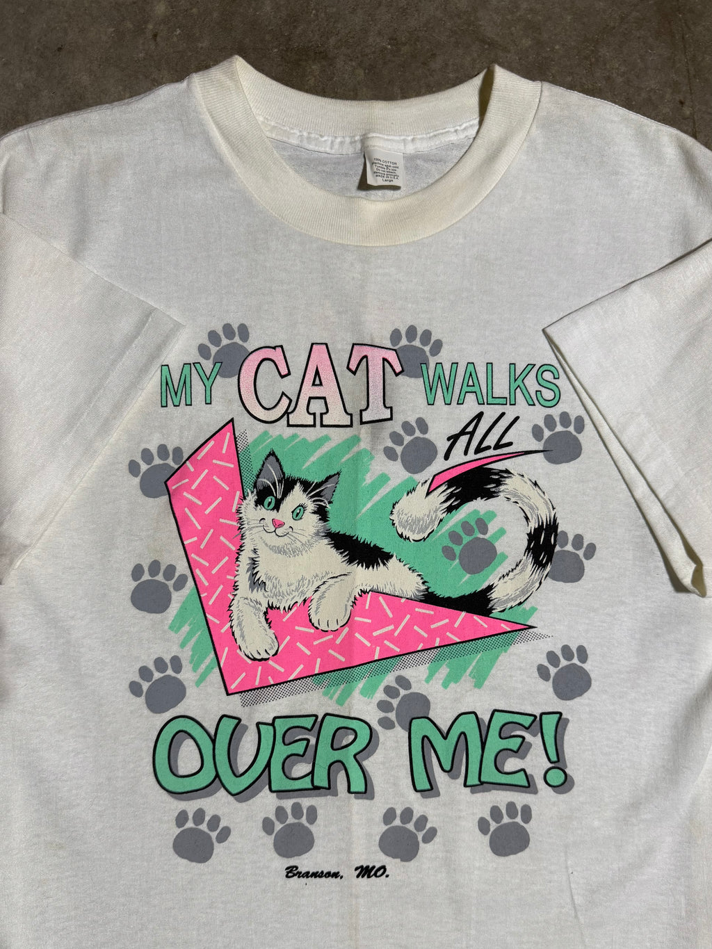 Vintage Early 90s My Cat Walks All Over Me T-Shirt (M)