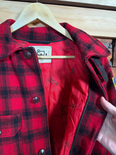 Load image into Gallery viewer, Vintage 70s Woolrich Heavyweight Flannal Jacket (L)
