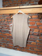 Load image into Gallery viewer, Vintage 80s Orvis by Jacques DeLoux Knit Sweater Vest (M)
