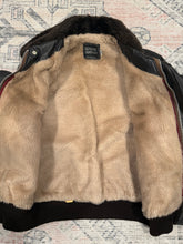 Load image into Gallery viewer, True Vintage 70s Genuine Leather Sherpa Lined Leather Jacket (40 M)
