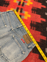Load image into Gallery viewer, Vintage Y2K Wrangler Lightwash Jeans (31x30)
