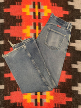 Load image into Gallery viewer, Vintage Wrangler Jeans 32x29)

