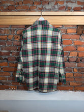 Load image into Gallery viewer, Vintage 80s Woolrich Green Flannel (M)
