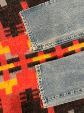 Load image into Gallery viewer, Vintage 2000s Wrangler Lightwash Jeans (30x30)
