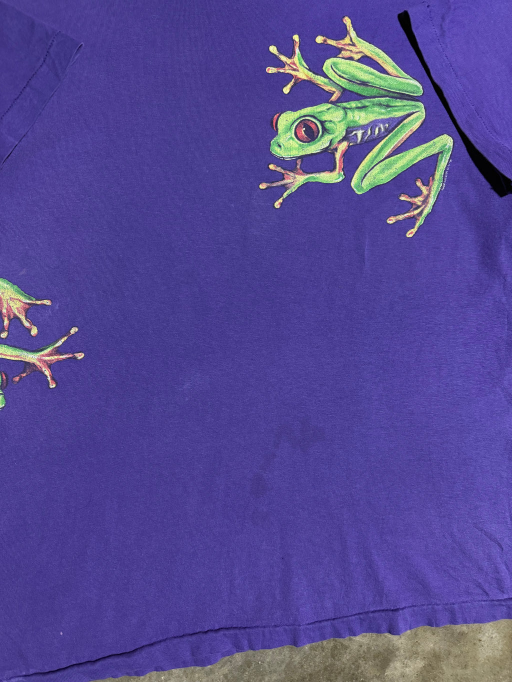 Vintage 90s Wrap Around Print Frog Shirt (M)