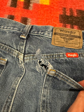 Load image into Gallery viewer, Vintage 2000s Wrangler Jeans 32x30)
