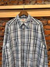 Load image into Gallery viewer, Vintage 90s Levi’s Striped Button Up Shirt (2XL)
