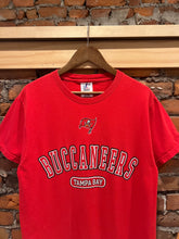 Load image into Gallery viewer, Vintage Tampa Bay Buccaneers Logo Athletics Tee (M)
