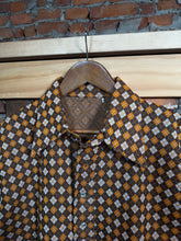 Load image into Gallery viewer, Vintage 70s Big Collar Pattern Shirt (M)
