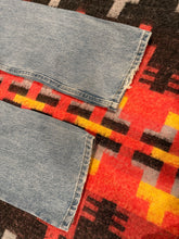 Load image into Gallery viewer, Vintage Y2K Wrangler Jeans (30x30.5)

