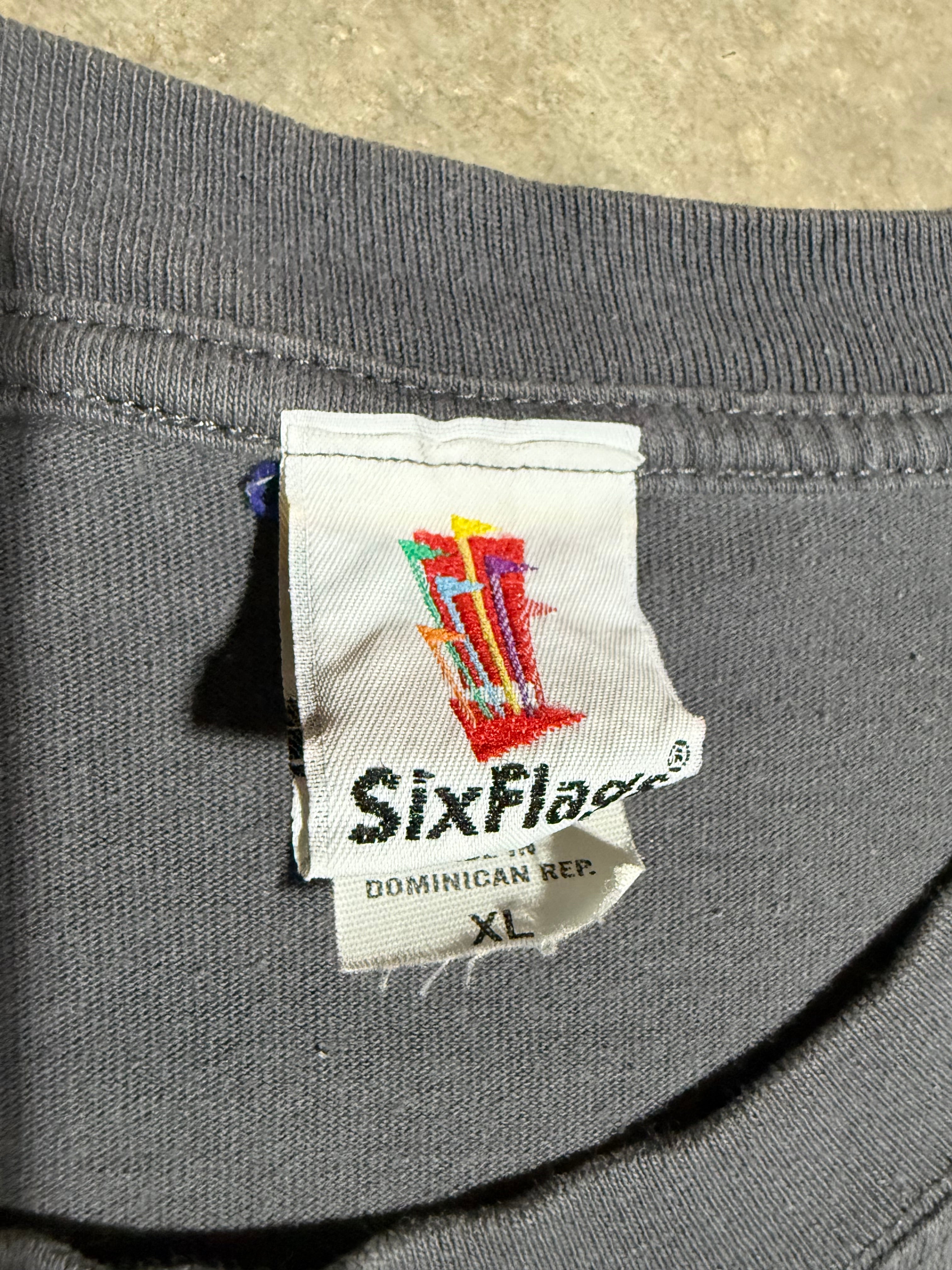 Vintage 90s Six Flags Orca T-Shirt (XL)