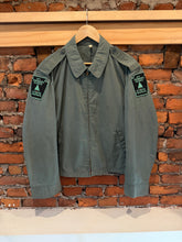 Load image into Gallery viewer, True Vintage Dept of Environmental Resources State Parks Jacket (M)
