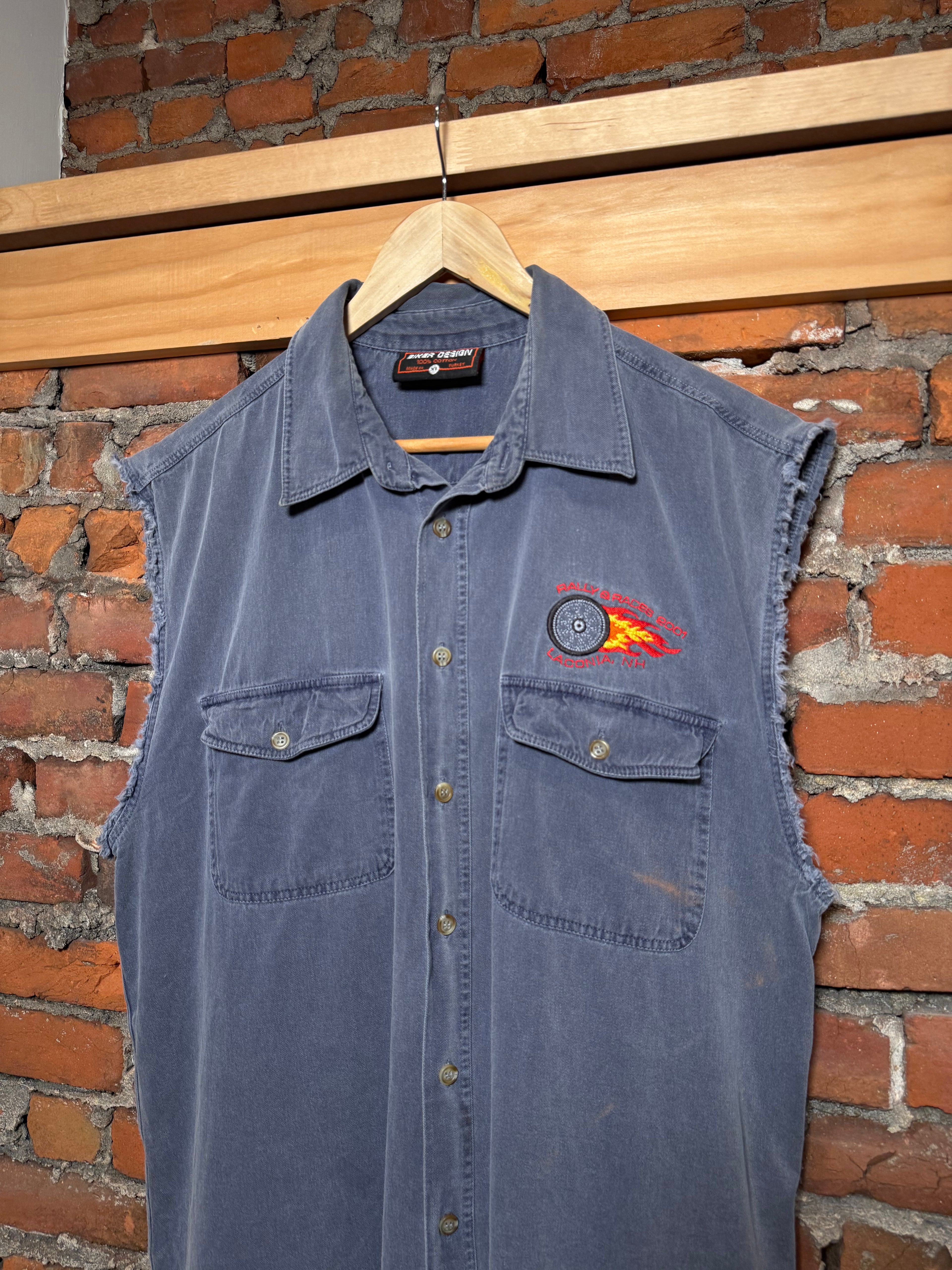 Vintage 2001 Laconia Bike Week Cutoff Button Down Shirt (XL)