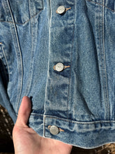 Load image into Gallery viewer, Vintage 90s Looney Tunes Embroidered Jean Jacket (M)
