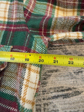 Load image into Gallery viewer, Vintage 80s Woolrich Green Flannel (M)
