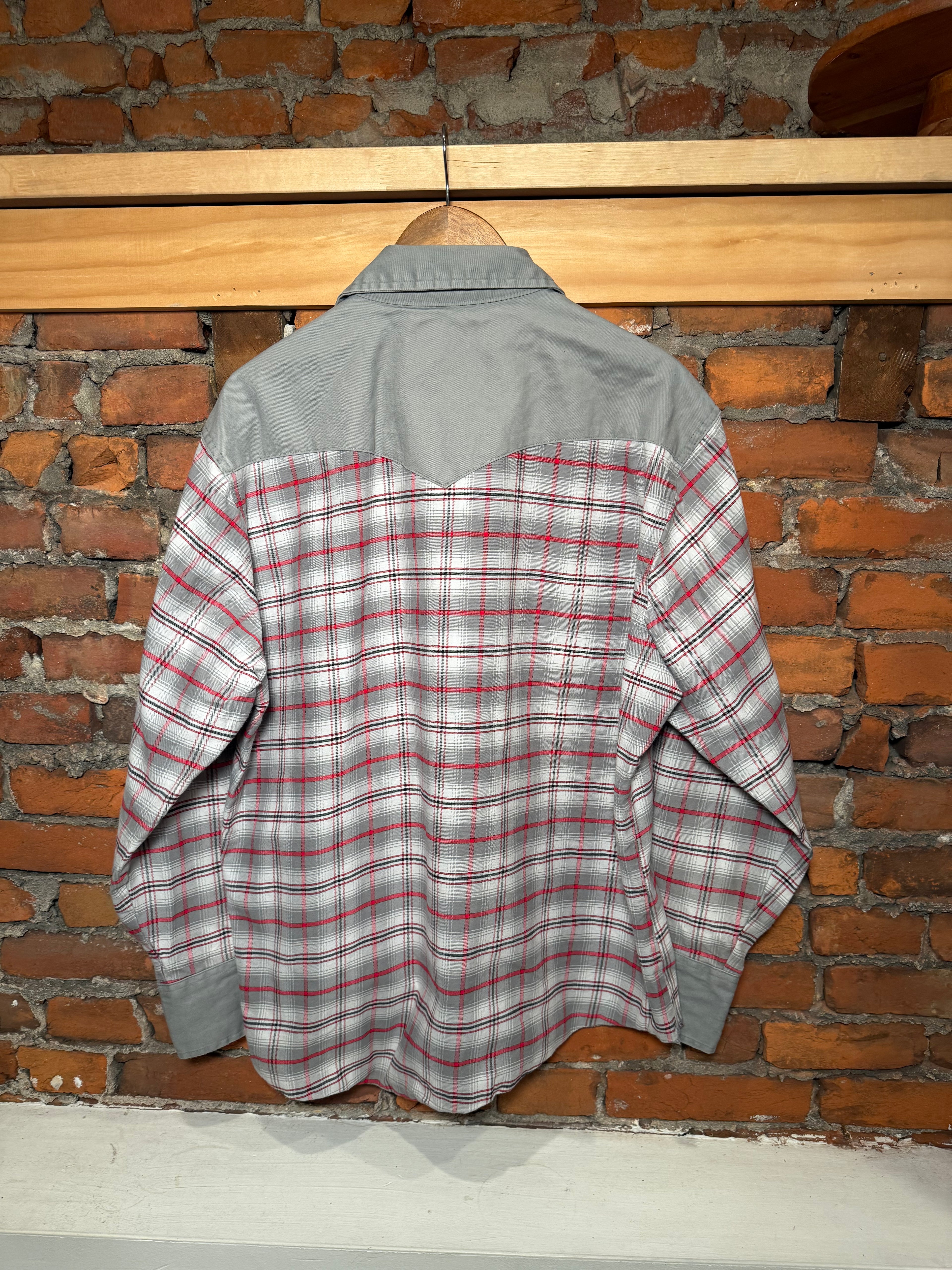 Vintage Wrangler Gray and Red Pearl Snap Shirt (XL)