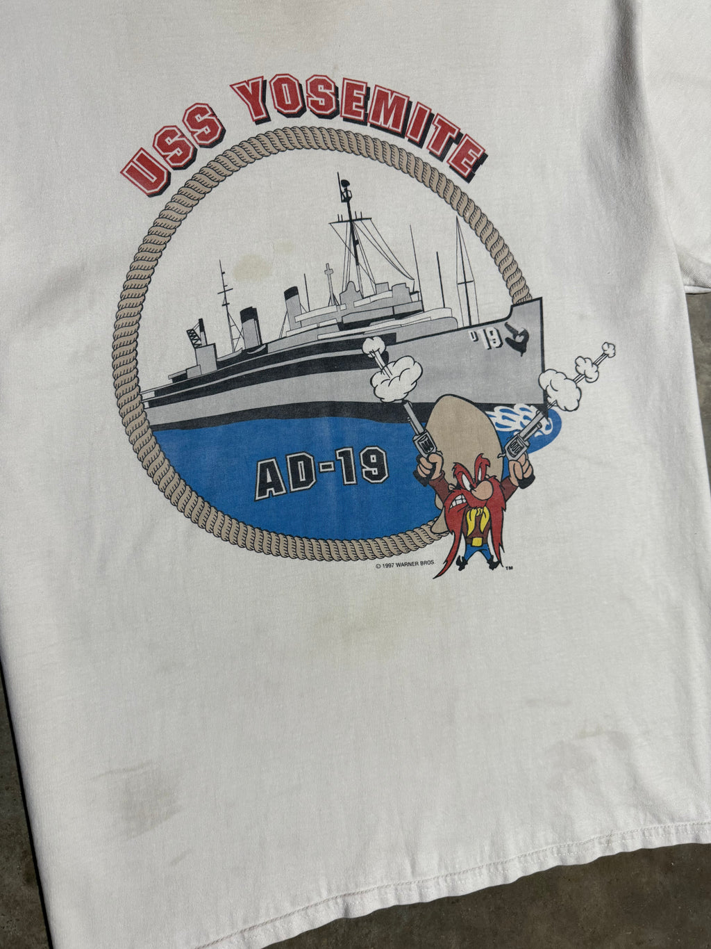 Vintage Distressed 1997 USS Yosemite Looney Tunes Shirt (L)
