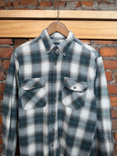 Load image into Gallery viewer, Vintage Marino Bay Flannel Shirt (M)
