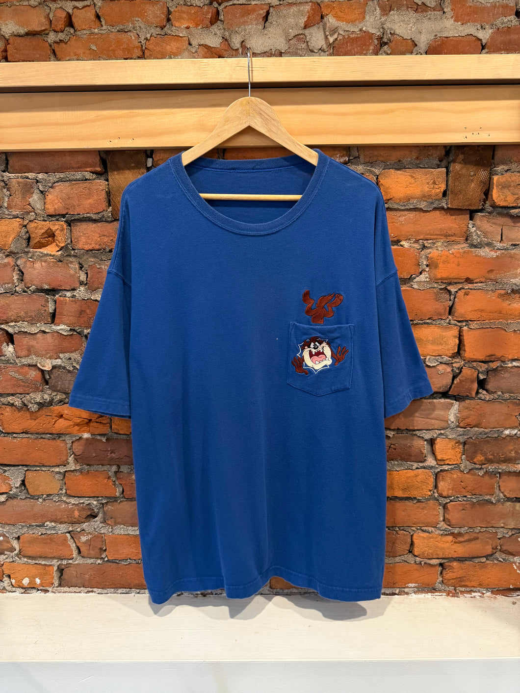Vintage 90s Taz Busting Through Embroidered Pocket Shirt (XL/XXL)