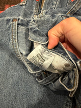 Load image into Gallery viewer, Vintage 2000s Wrangler Jeans 32x30)
