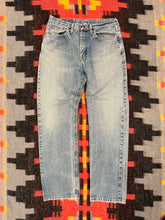 Load image into Gallery viewer, Vintage 2000s Wrangler Lightwash Jeans (30x30)
