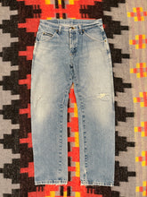 Load image into Gallery viewer, Vintage Y2K Wrangler Lightwash Jeans (31x30)
