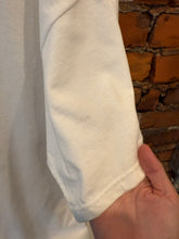 Load image into Gallery viewer, Vintage 2002 Loone Tunes Talk to the Hand Shirt (XXL)
