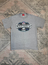 Load image into Gallery viewer, Vintage 2004 Philadelphia Eagles T-Shirt (XL)
