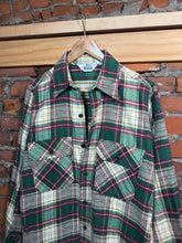 Load image into Gallery viewer, Vintage 80s Woolrich Green Flannel (M)
